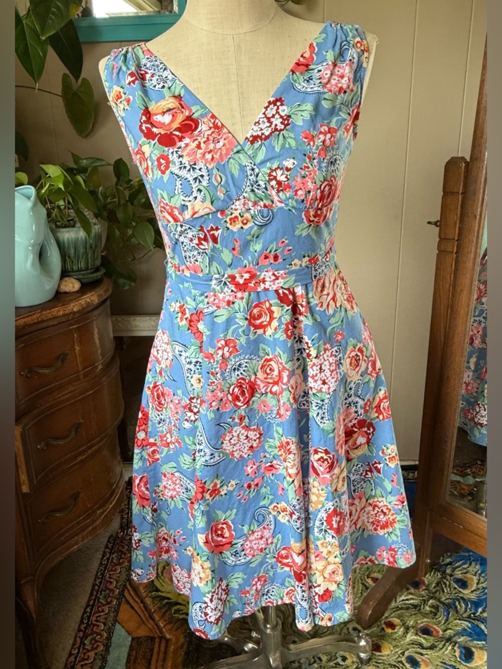 Heart of Haute Floral V-Neck Fit & Flare Dress in Light Blue, (Pockets!) medium